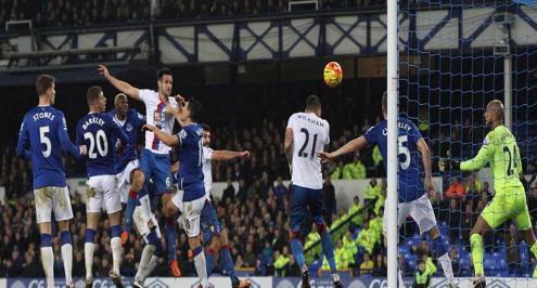 إيفرتون يتعادل مع كريستال بالاس في الدوري الإنجليزي
